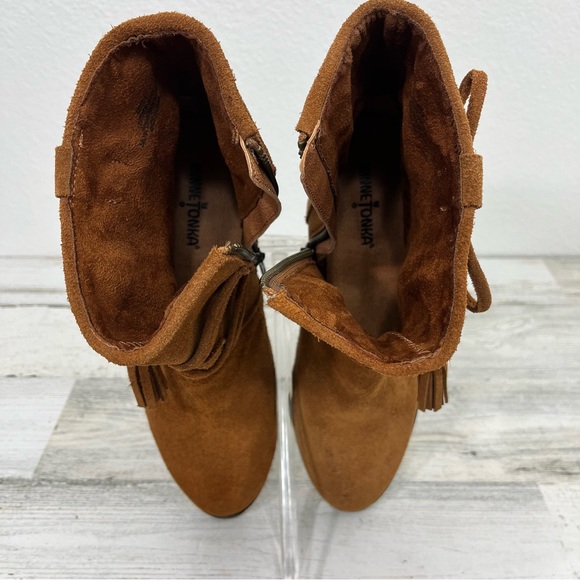 MinneTonka Women's Tan Suede Tassel Ankle Boots Side Zip - Picture 7 of 11